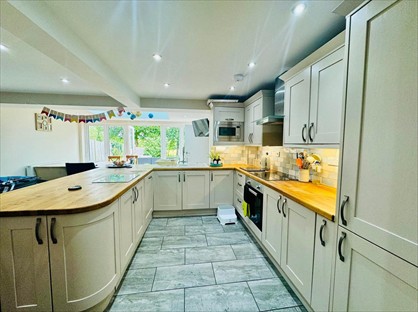 3 Bed Semi-Detached House, Highlands, PE9