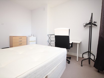 Room in a Shared Flat, Wormholt Road, W12
