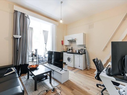 Studio Flat, Cromwell Road, SW5