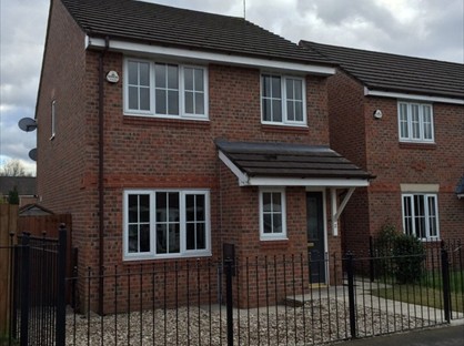 3 Bed Detached House, Wallbrook Drive, M9