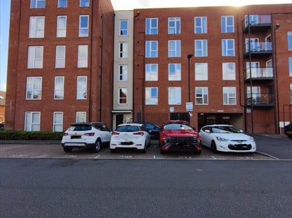 2 Bed Flat, Strong Drive, RG21