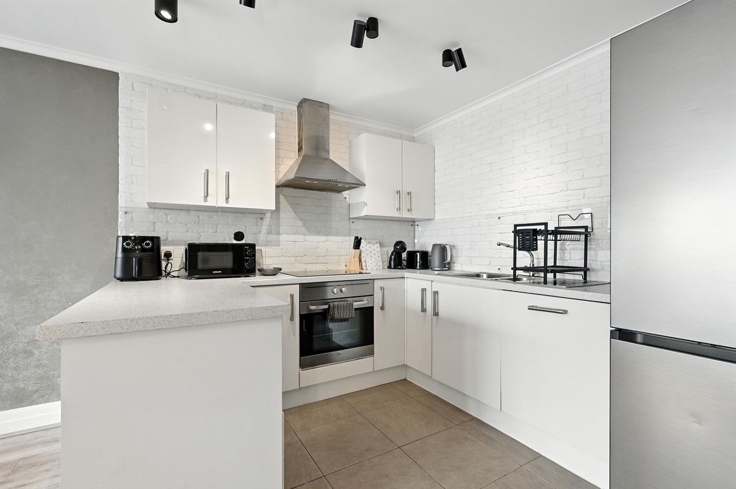 2 Bed Flat, James Clow, BT1 photo 4