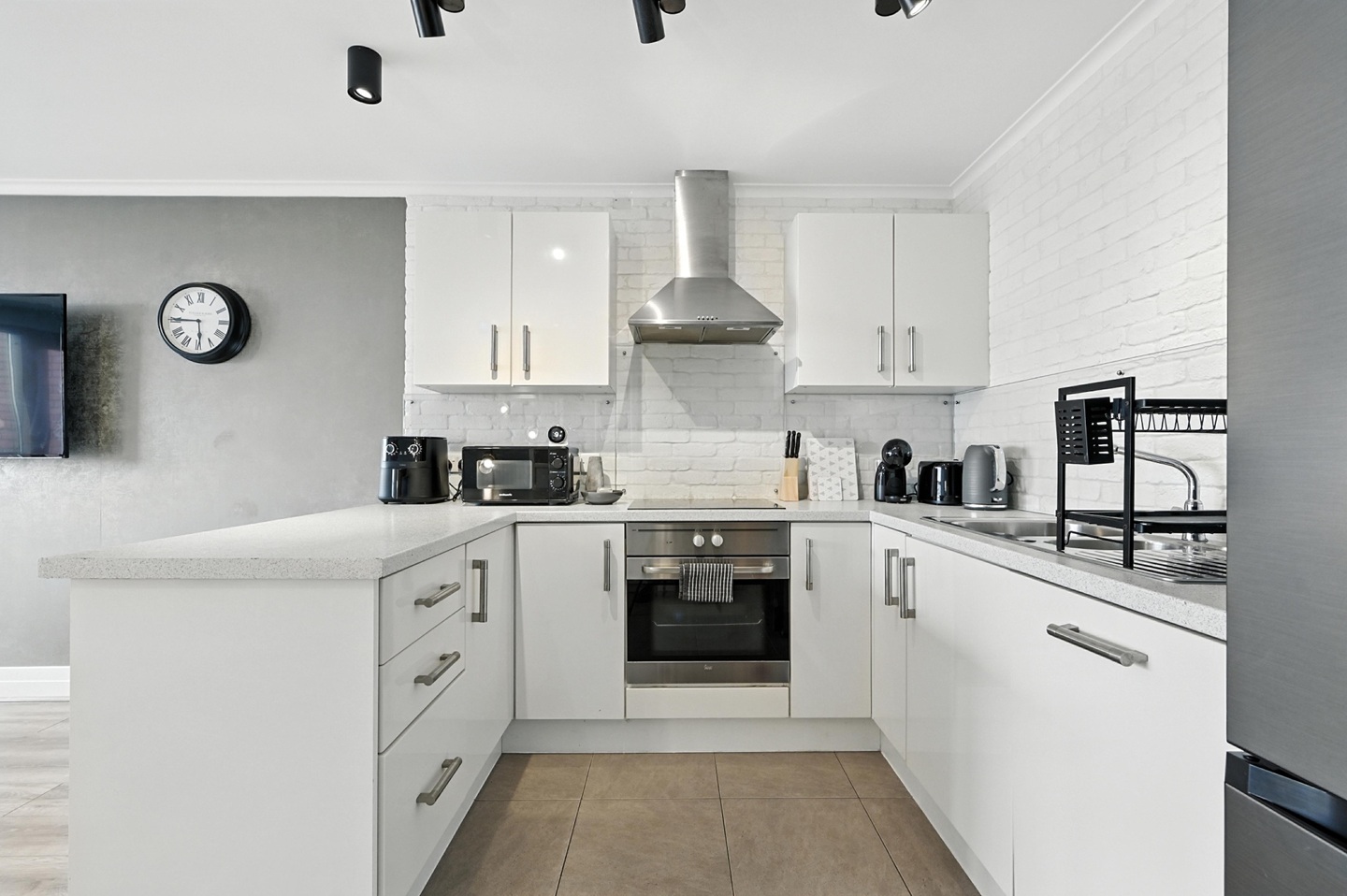 2 Bed Flat, James Clow, BT1 photo 5