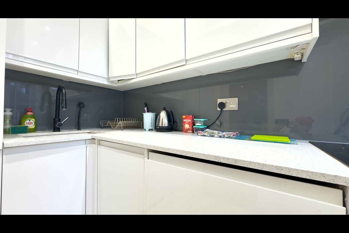 2 Bed Flat, Queensway, W2 photo 3