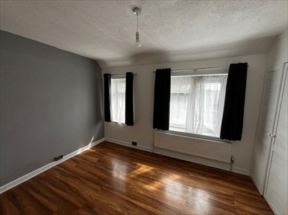 2 Bed Semi-Detached House, Heathway, RM9