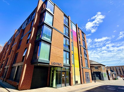 Studio Flat, Lightbox, S1