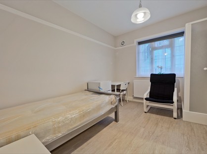 Room in a Shared Flat, Queens Mansions, NW4