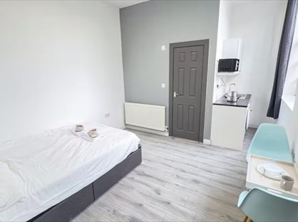 Studio Flat, Whitchurch Lane, HA8