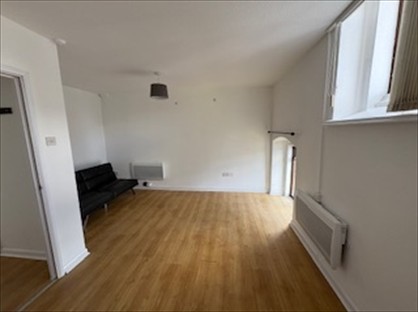1 Bed Flat, Ty Naba, SA6
