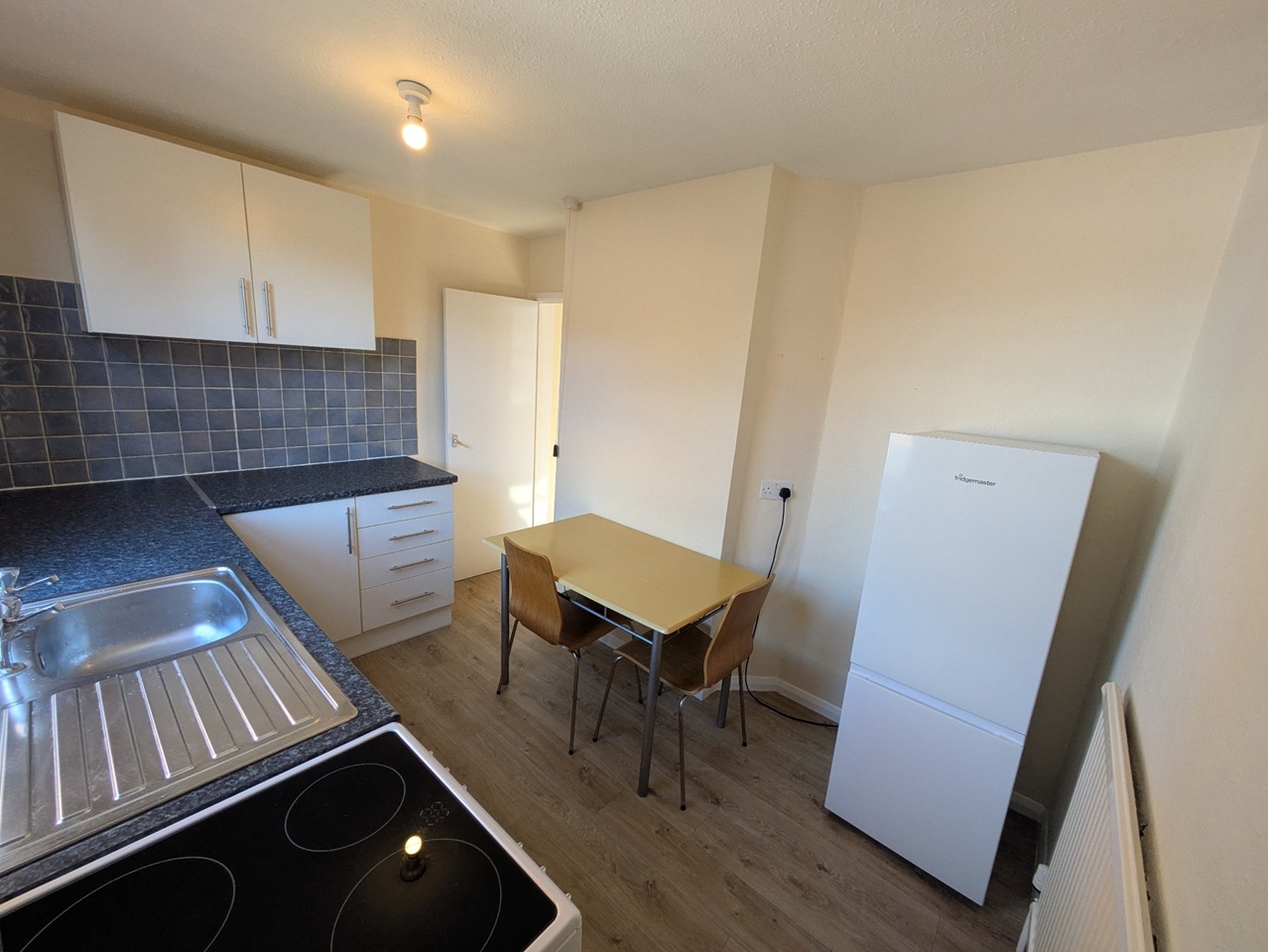 1 Bed Flat, Rutland Avenue, LE2 photo 2
