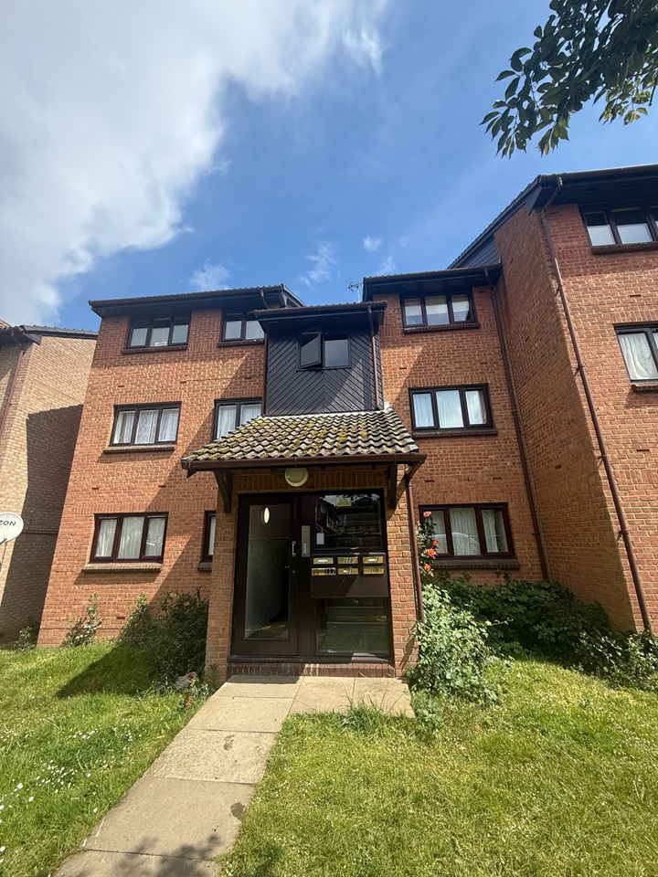 London - 1 Bed Flat, Pycroft Way, N9 - To Rent Now for £1,400.00 p/m
