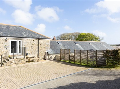 3 Bed Semi-Detached House, Treweege Barton Banrns, TR3