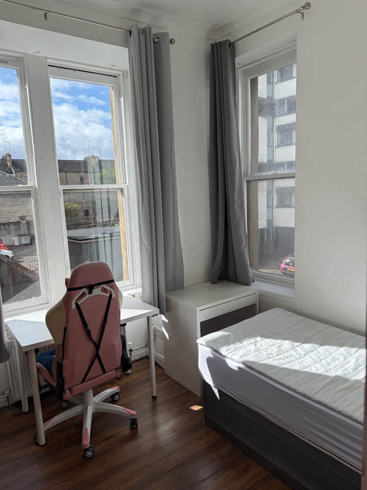 Room in a Shared Flat, Glasgow, G11