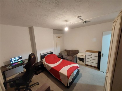 Bedsit, Hendon Way, NW4