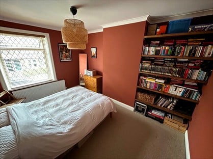 Room in a Shared House, Old Road, LS28