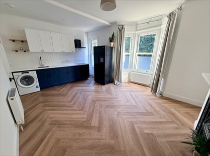 3 Bed Flat, Ashley Terrace, BA1