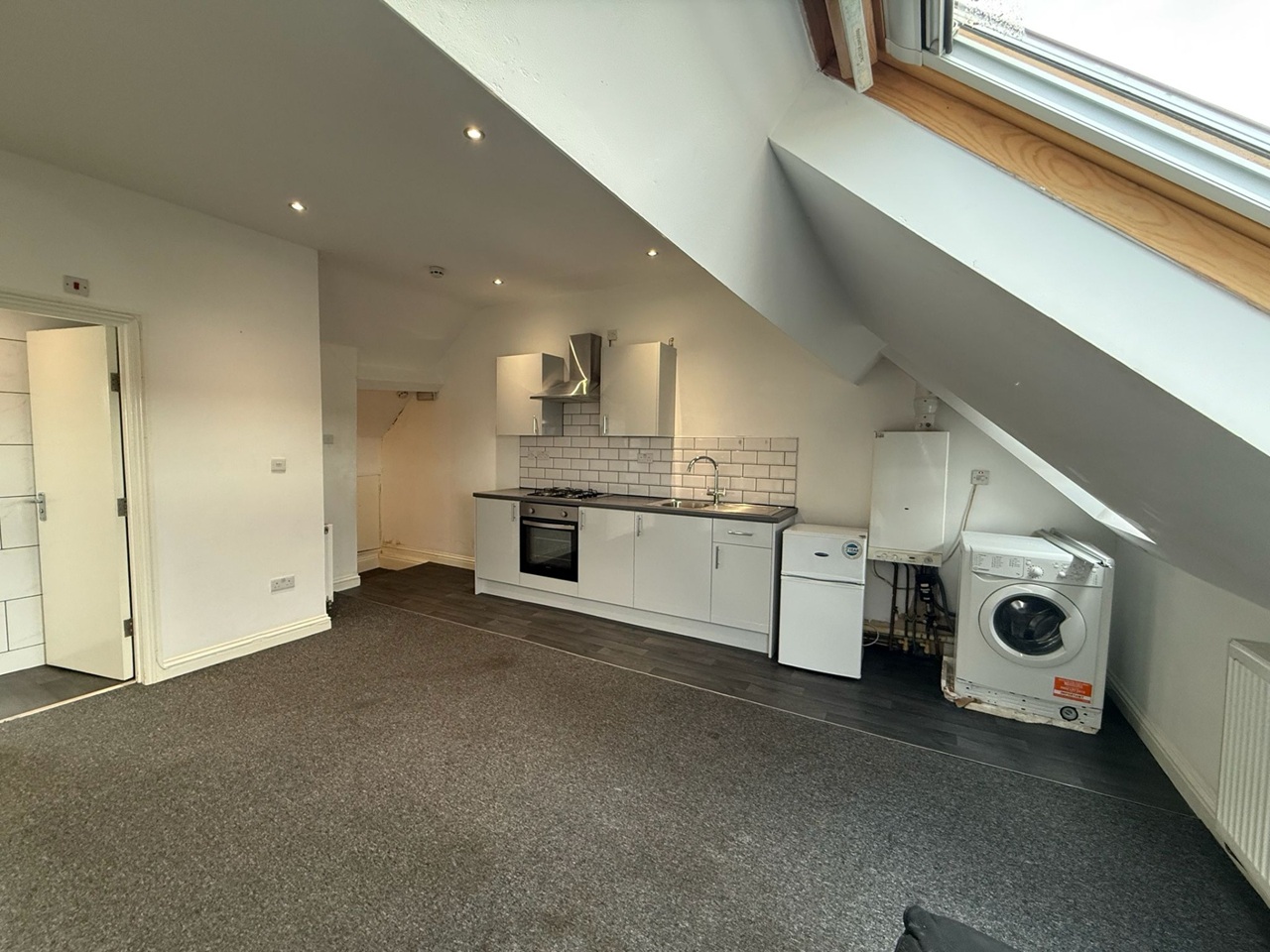 2 Bed Flat, Bannerman Road, BS5 photo 3