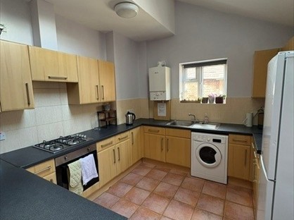 Room in a Shared House, Neill Road, S11