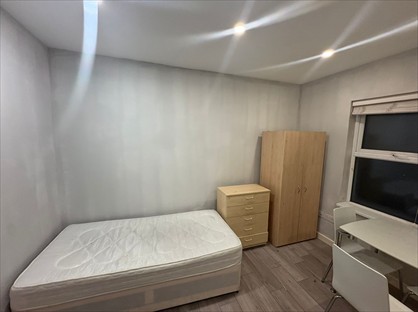 Room in a Shared House, Guru Nanak Road, UB2