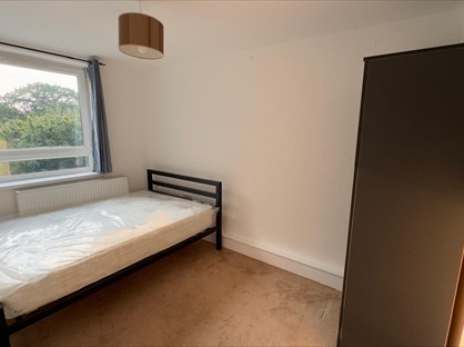 Room in a Shared House, South St, EN3