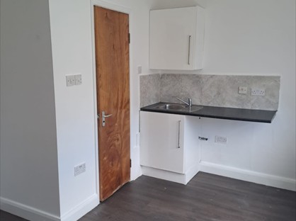Room in a Shared House, Straight Road, RM3