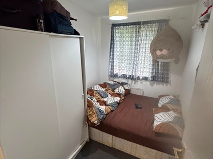 Room in a Shared Flat, Grove End  Southwoodford, E18