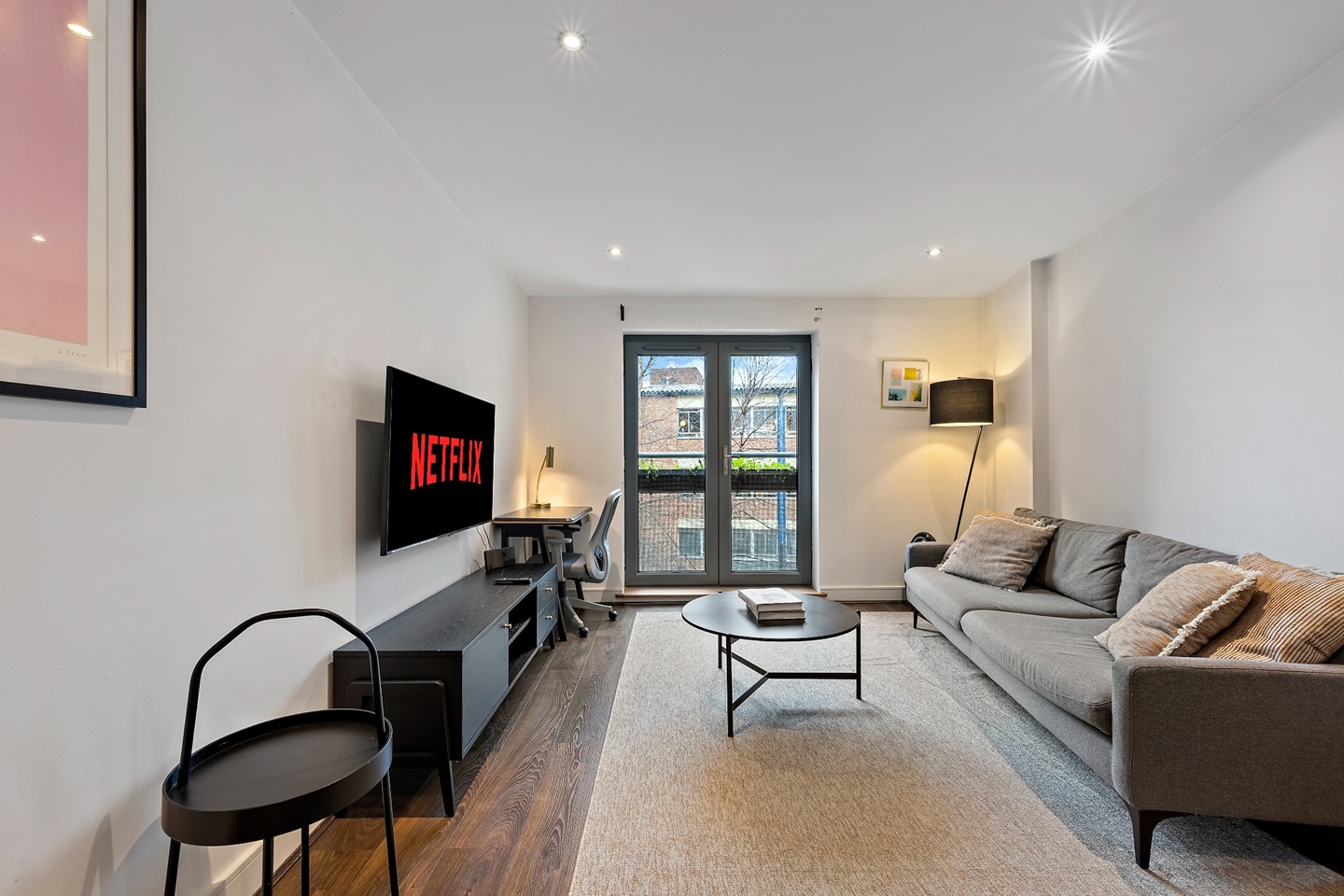 2 Bed Flat, Plumbers Row, E1 photo 2