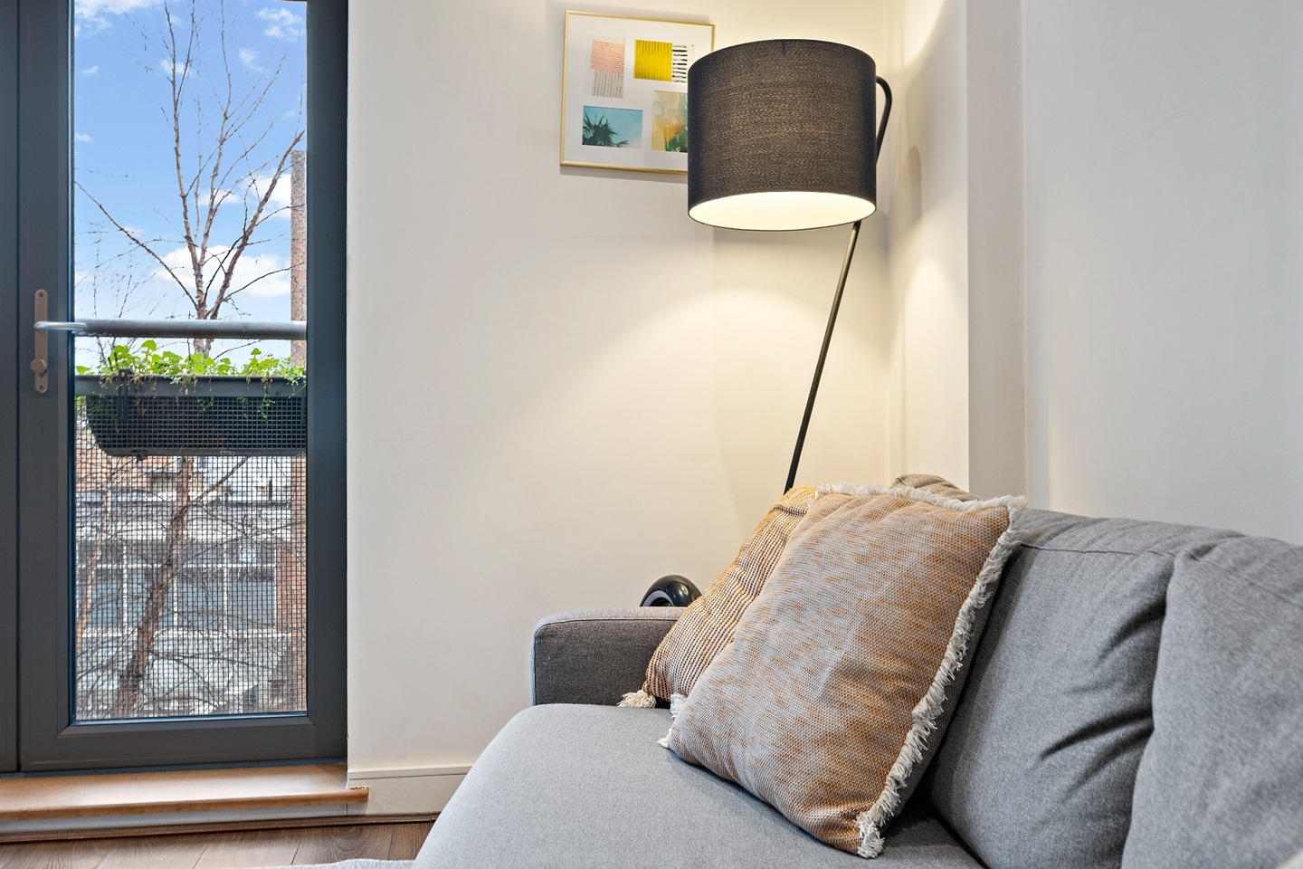 2 Bed Flat, Plumbers Row, E1 photo 4