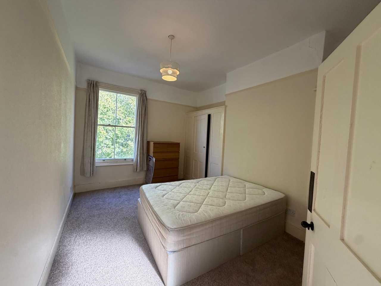 3 Bed Flat, Vicarage Mansions, SW8 photo 3