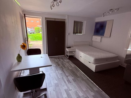 Studio Flat, Leen Court, NG7
