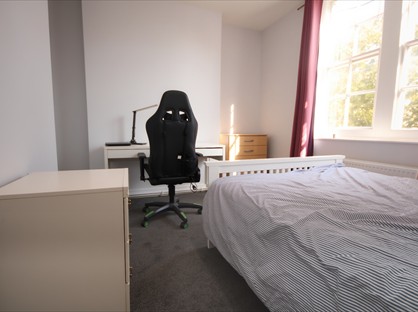 Room in a Shared Flat, Wormholt Road, W12