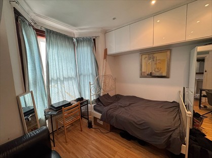 Room in a Shared House, Steele Road, E11