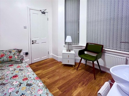 Room in a Shared House, Bedford, L4