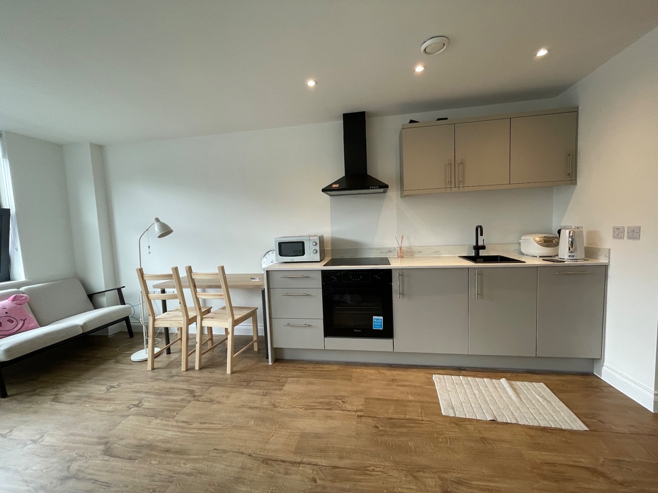Studio Flat, North Church St, S1 photo 4