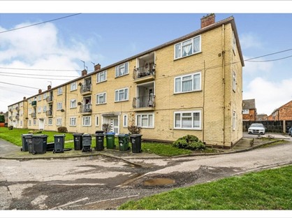 3 Bed Flat, Churchfield Avenue, DY4