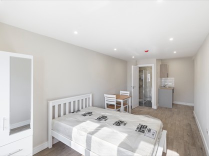 Studio Flat, Barnett Wood Lane, KT21
