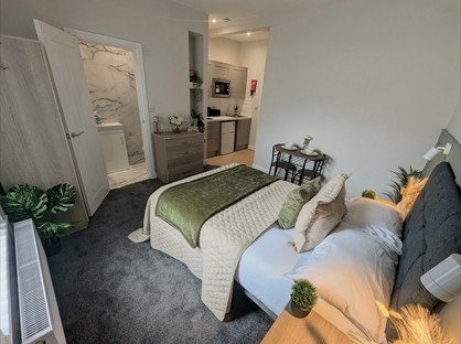 Bedsit, Campbell Road, ST4