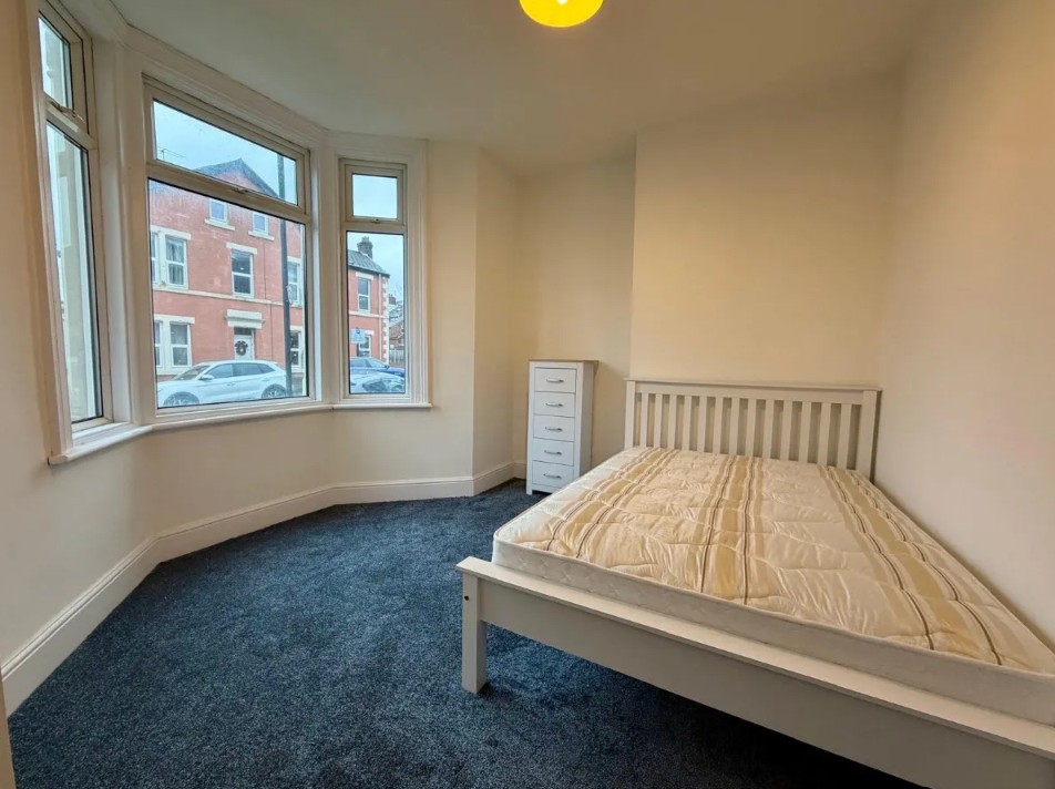2 Bed Terraced House, Goldspink Lane, NE2