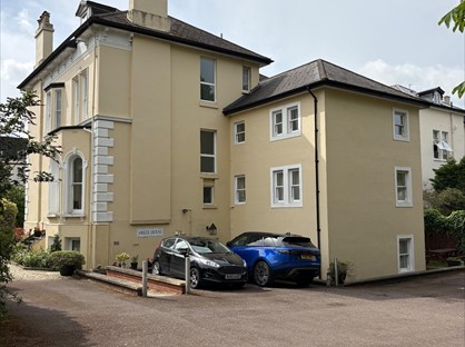 1 Bed Flat, Moorend Park Road, GL53