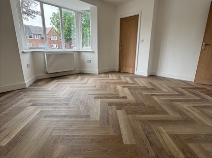 3 Bed Semi-Detached House, Gladeside Road, M22