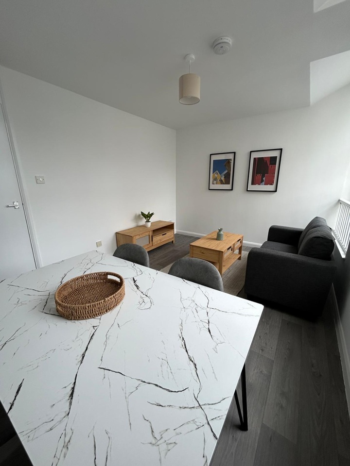 1 Bed Flat, Horsefair St, LE1