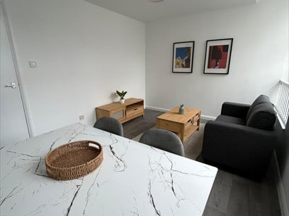 1 Bed Flat, Horsefair St, LE1