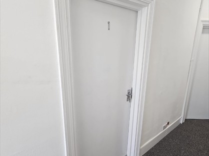 Studio Flat, Knollys Road, SW16