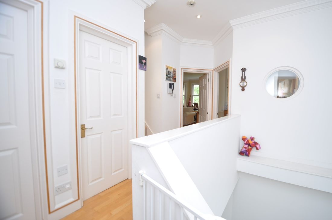 3 Bed Flat, Belsize Park, NW3 photo 3