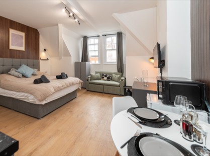 Room in a Shared Flat, Kensington High St, W8