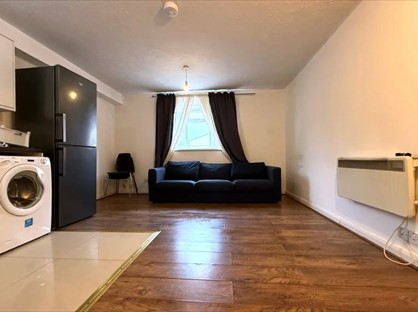 1 Bed Flat, Ambassador Square, E14