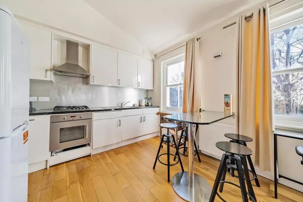 1 Bed Flat, Islington, N7 photo 3