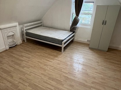 Studio Flat, Lewisham High St, SE13