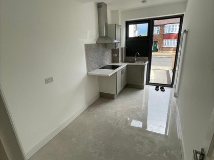 Studio Flat, Valley Drive, NW9