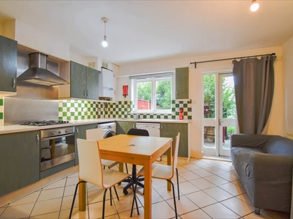 5 Bed Terraced House, Ferry St, E14
